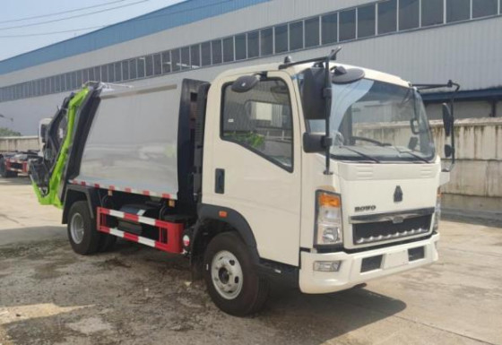 Truck Trader Commercial Vehicles 8m³ Loading 4×2 Drive Mode HOWO Compressed Garbage Truck 7.5 Meters Long