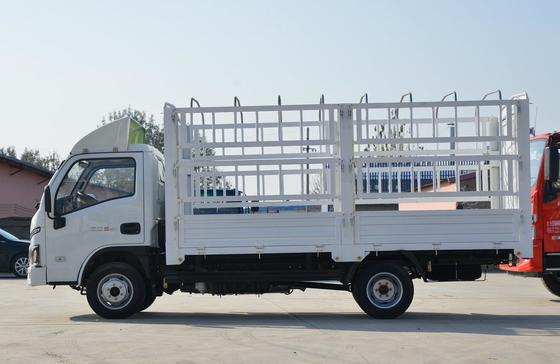 Small Cargo Trucks SAIC Light Truck Fence Box 4 Meters Single Axle Diesel Engine 95hp