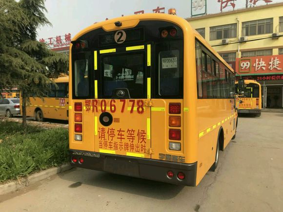 276 Kw 56 Seats Used School Bus 2017 Year 22L/100km Fuel 