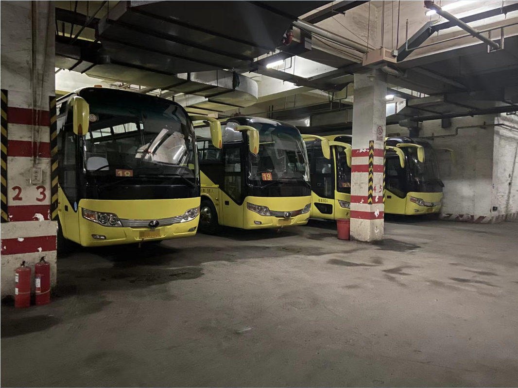 RHD / LHD Both Available Used Yutong Buses 3+2 Seat Layout Diesel 60 Seats YUTONG Coach