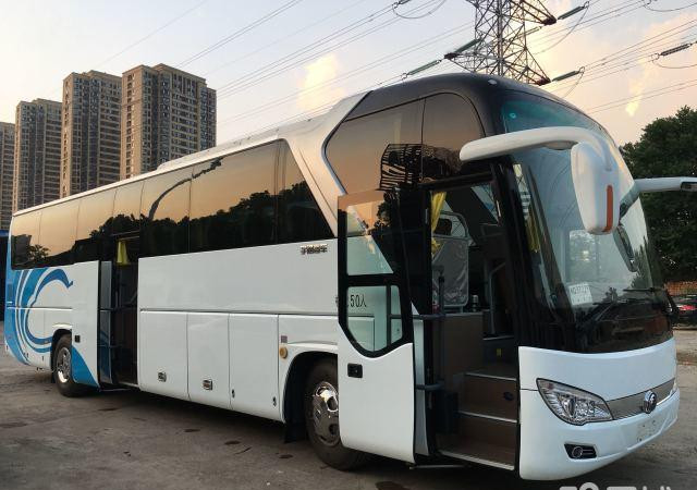 Zk6122 LHD Used Yutong Buses 2015 Year 50 Seats Diesel Engine 125km/H Max Speed