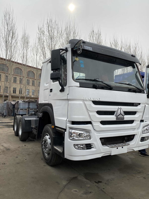 Heavy Duty Sinotruck Howo Used Tractor Truck With Weichai Engine 371HP New Paint