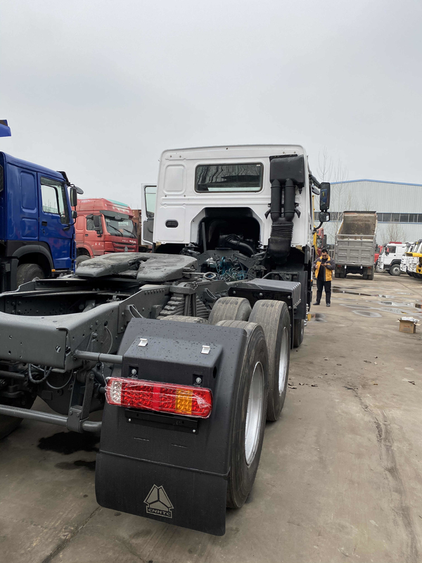 Heavy Duty Sinotruck Howo Used Tractor Truck With Weichai Engine 371HP New Paint