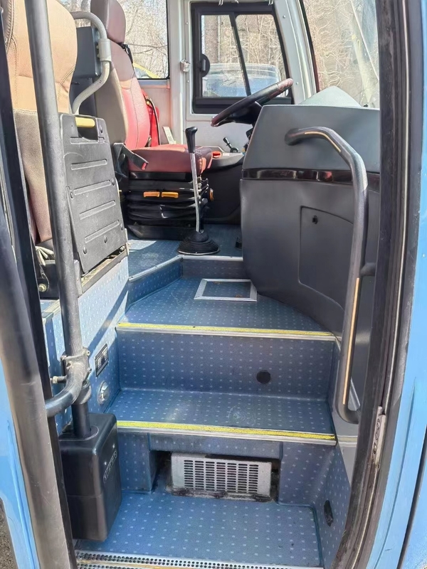 2015 Year 35 Seater Used KLQ6898 Coach Bus LHD Steering Diesel Engine Long Distance Transportation