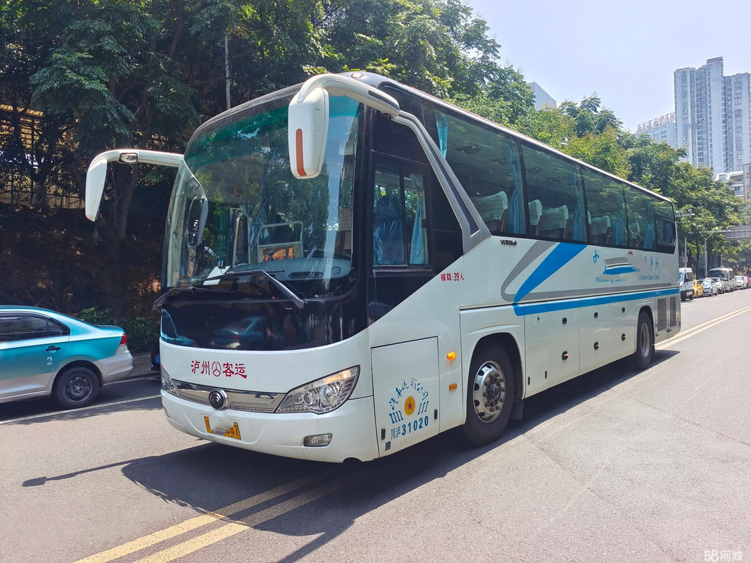 Used Small Bus 39 Seats White Yutong Bus Rear Engine Exit Used Luxury Bus For Africa