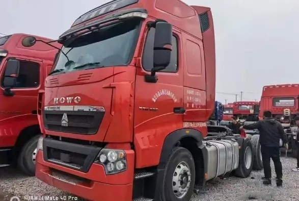 2nd Hand Trailers 3 Seats 6×4 Drive Mode 460hp HOWO Tractor Trailer Red Color 10 Tires