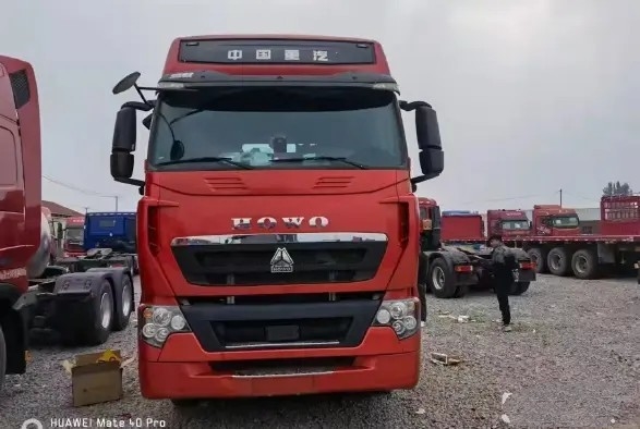 2nd Hand Trailers 3 Seats 6×4 Drive Mode 460hp HOWO Tractor Trailer Red Color 10 Tires