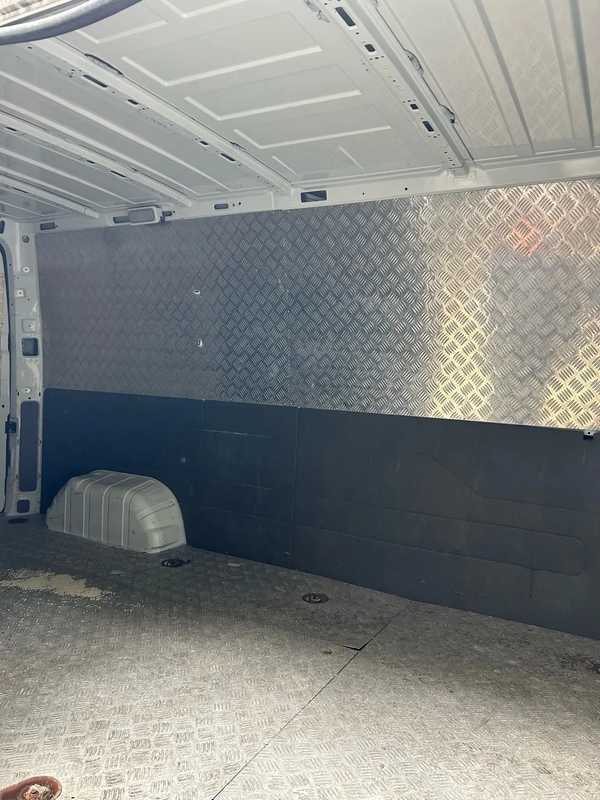 Used Mini Vans High Roof 12 Seats Front Engine 6 Meters Diesel Engine EURO IV 2nd Hand MAXUS SH5041
