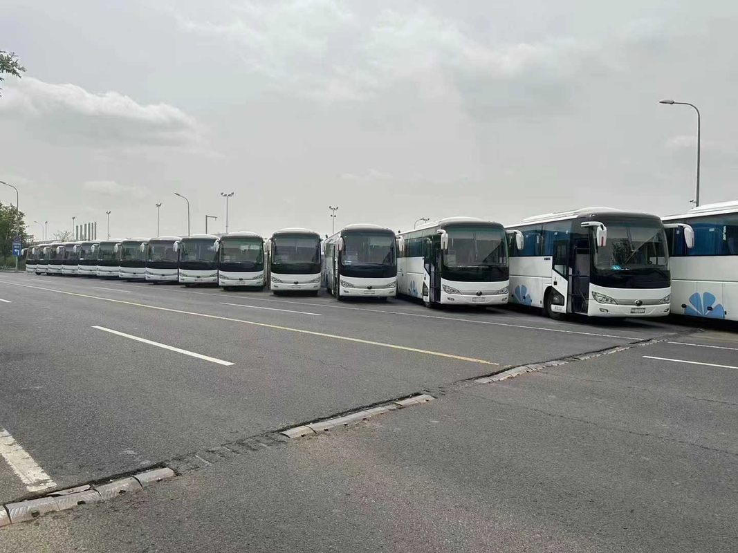 Used Luxury Bus White Color 50 Seats Leaf Spring 2018 Year Middle Door Rare Engine 2nd Hand Yutong Bus ZK6119