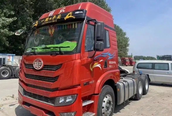 Second Hand Horse Box Trailer 2021 Year Red Color 6×4 Drive Mode Weichai Engine 460hp Used FAW Tractor Truck