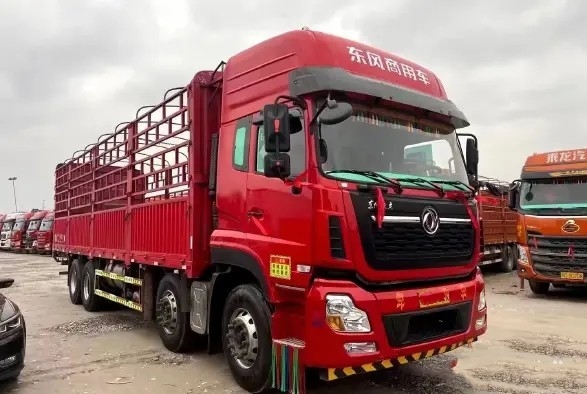 Used Cargo Trucks 17.8t Rated Load High Roof 420hp 8×4 Drive Mode 12 Tires FAST Gearbox Dongfeng Lorry Truck