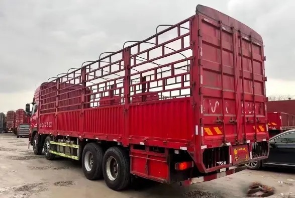Used Cargo Trucks 17.8t Rated Load High Roof 420hp 8×4 Drive Mode 12 Tires FAST Gearbox Dongfeng Lorry Truck