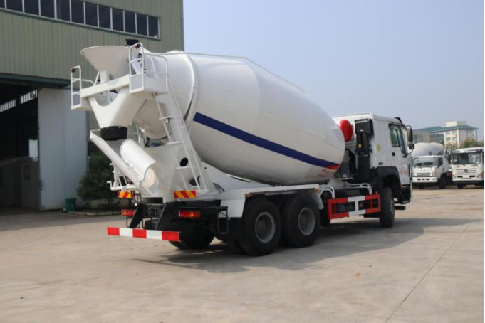 Used Concrete Trucks 6×4 Drive Model LHD Sinotruck Howo Cement Mixer Truck EURO IV Loading 8 Tons