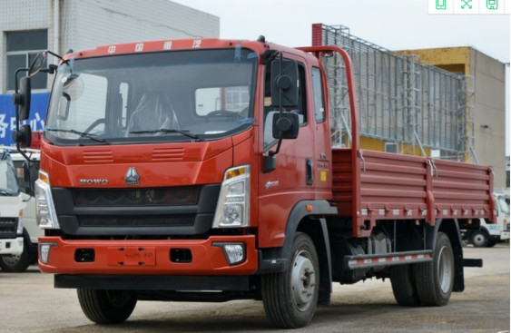 Used Fuel Trucks Sinotruck Howo Cargo Truck Loading Weight 8-10 Tons 4×2 Drive Mode Right Hand Drive