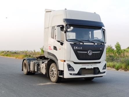 Used Tractor Trucks Euro 5 DONGFNEG 4X2 Drive Mode Tractor Head  465hp Total Traction Mass 30 Tons LHD