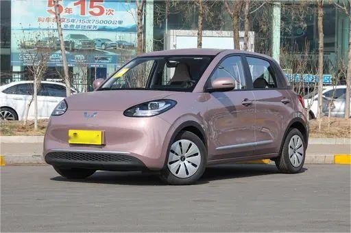 New Energy Vehicles Ute Wuling Bingo 203KM 2023 Model 5 Seats 4 Meters Long