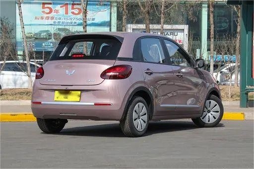 New Energy Vehicles Ute Wuling Bingo 203KM 2023 Model 5 Seats 4 Meters Long