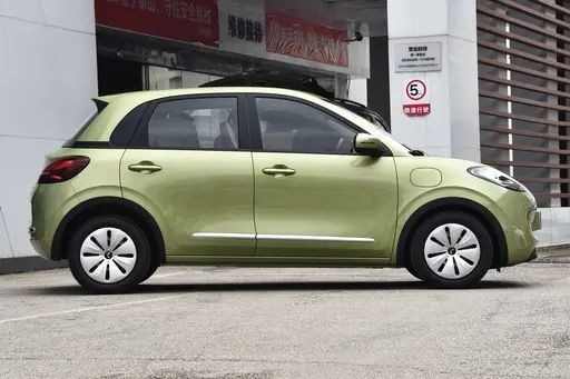 Used New Energy Vehicles Wuling Bingo 333KM 2023 Model Aurora Green Color