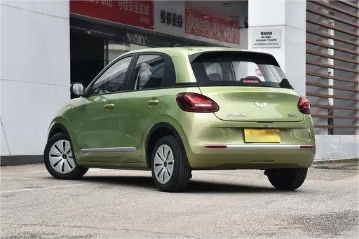 Used New Energy Vehicles Wuling Bingo 333KM 2023 Model Aurora Green Color