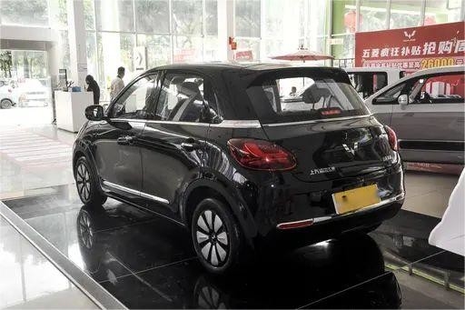 New Energy Vehicle One Start Wuling Bingo 4 Seats Car Pure Electric Model 333KM