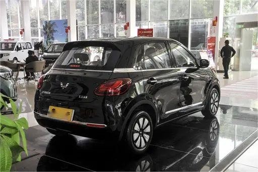 New Energy Vehicle One Start Wuling Bingo 4 Seats Car Pure Electric Model 333KM