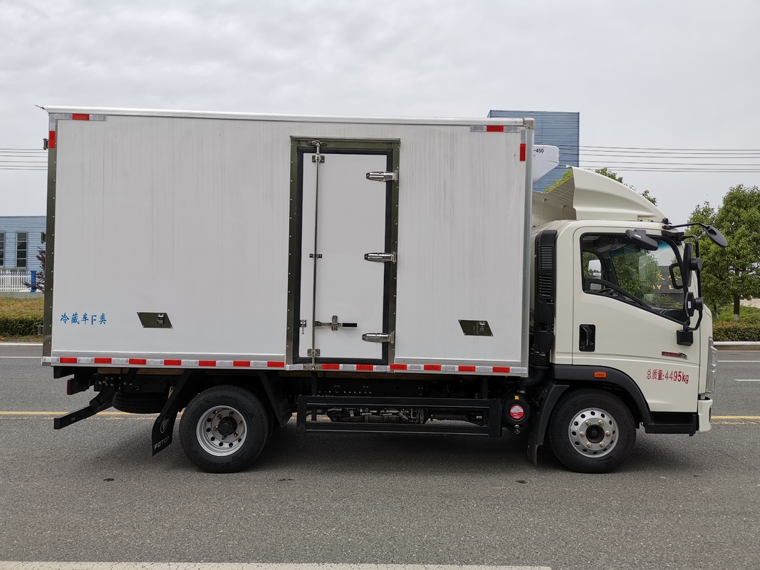 160hp Truck With Refrigeration Howo 18 Cubic Van Weichai Engine 4*2 Drive Mode