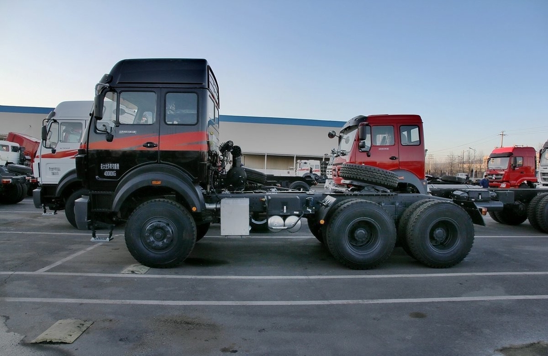 6x4 Used Tractor Truck Beiben Tractor Head 336hp High Roof LHD / RHD