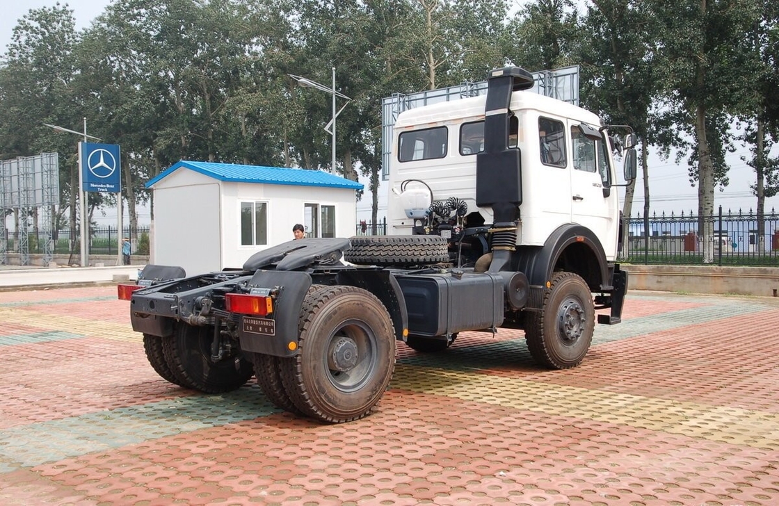 6 Tires Used Medium Duty Trucks 4*2 Beiben Head Tractor 300 Hp Flat Roof Euro 3