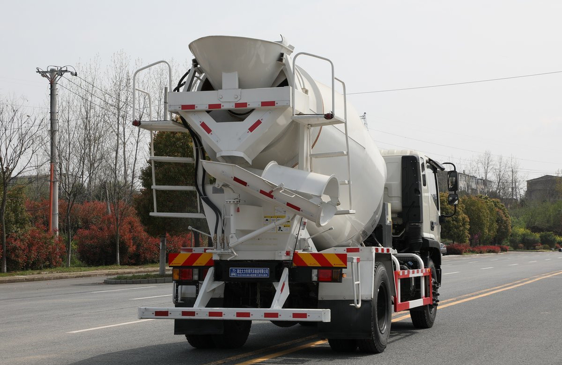 Mini Concrete Mixer Truck Foton ES5 White Color 4m³ Mixing Tanker 4*2 Drive Mode