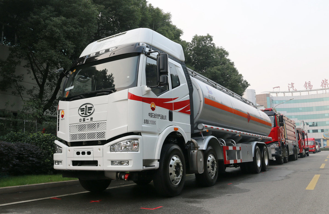 FAW 8*4 Fuel Tanker Truck JM6 Model Used Oil Storage Tanks 31.5 Cubic 280hp LHD