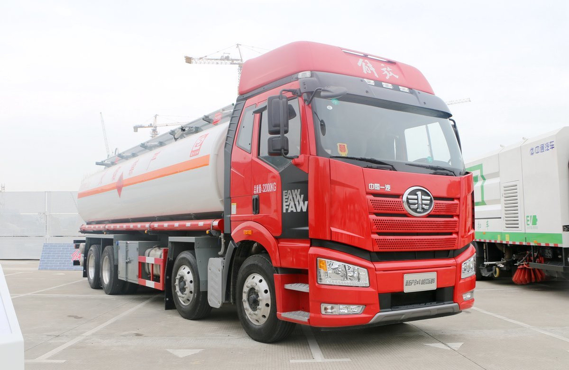 Used Oil Trucks FAW J6P Big Tanker Fuel Truck 11.5 Meters Long 24 Cubic LHD/RHD