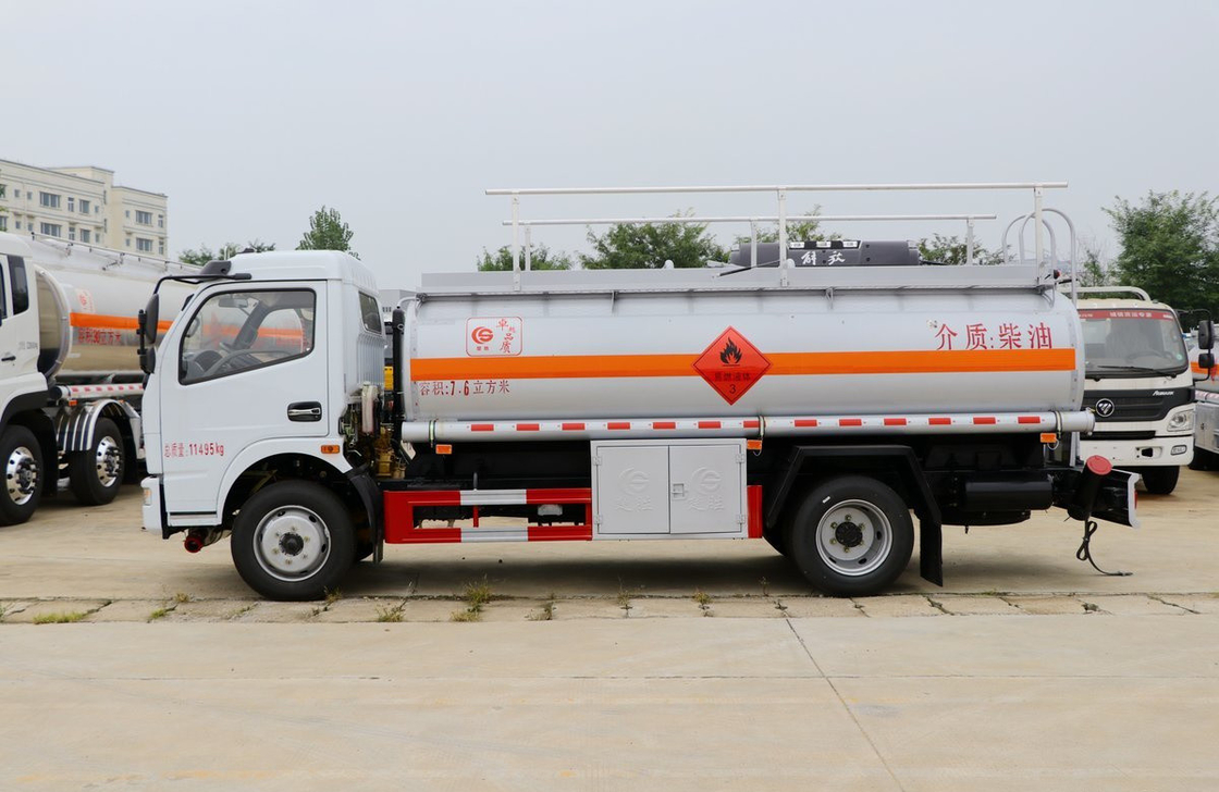 Small Oil Tanker 7.6 Cubic 4*2 Drive Mode Dongfeng New Truck Single Cab leaf spring