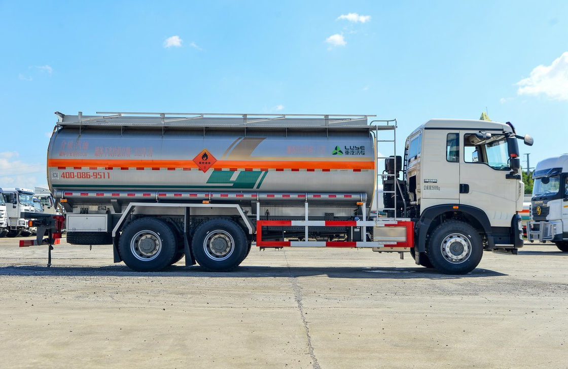 Howo Oil Truck 20 Cubic 10 Tires Howo TX Model Fuel Tanker 6*4 Flat Roof 350hp