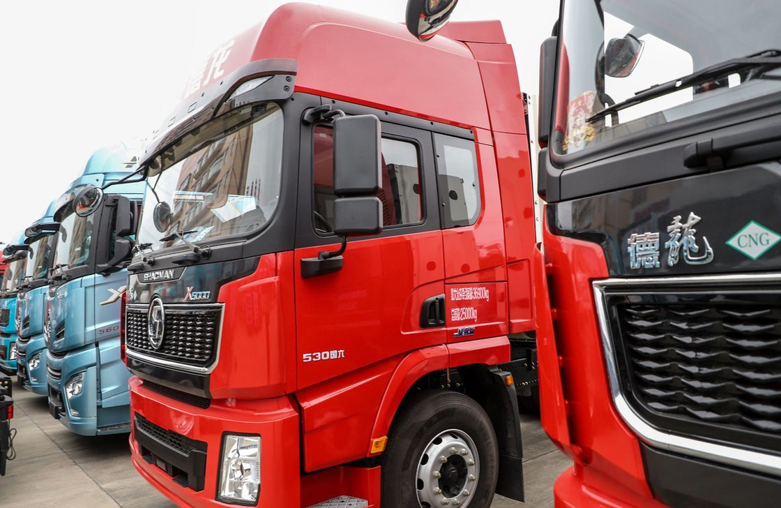 Shacman Truck 6x4 Tractor Head X5000 Model CNG Engine 530hp Double-Decker Sleeper