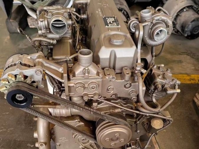 Second Hand Bus Spare Parts YuChai6L260-42 Engine Euro 4 Diesel 260 Maximum horsepower