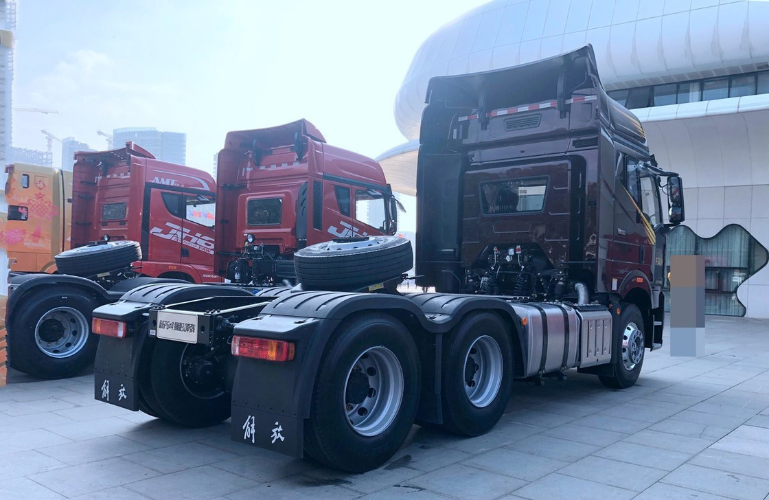 Faw Tractor Truck J6P Logistics Distribution 560hp Powerful Engine 10 Tires High Roof
