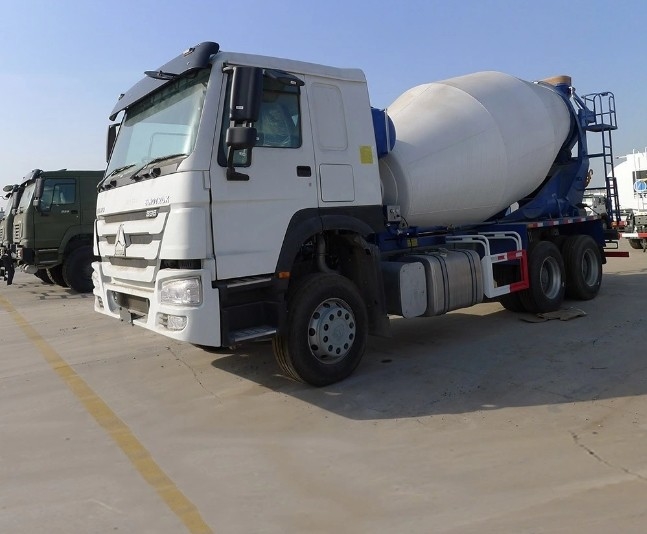 Used and New Sinotruk HOWO 4X2 6X4 8cbm 10cbm 12cbm Concrete Cement Mixer Truck for Sale