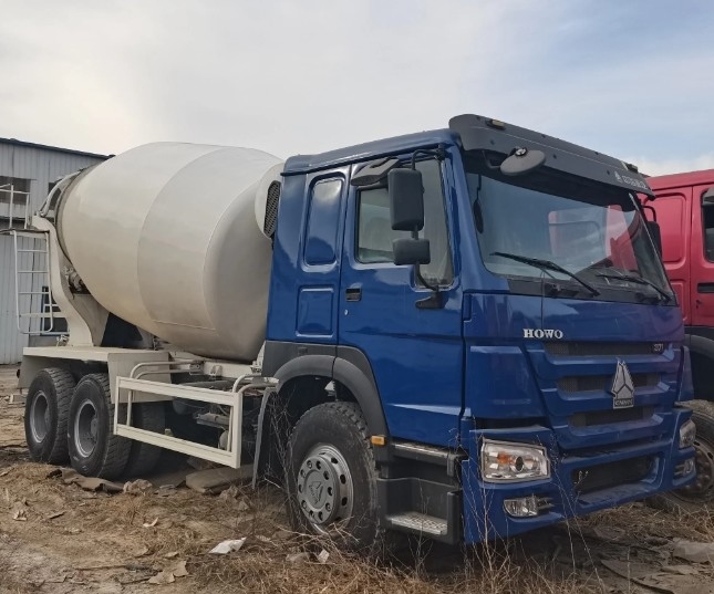 Lowest Price Mixing Mixer 10 Wheels HOWO 6X4 8cbm 9cbm 371HP Concrete Mixer Truck
