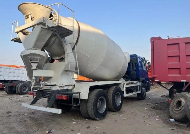 Lowest Price Mixing Mixer 10 Wheels HOWO 6X4 8cbm 9cbm 371HP Concrete Mixer Truck