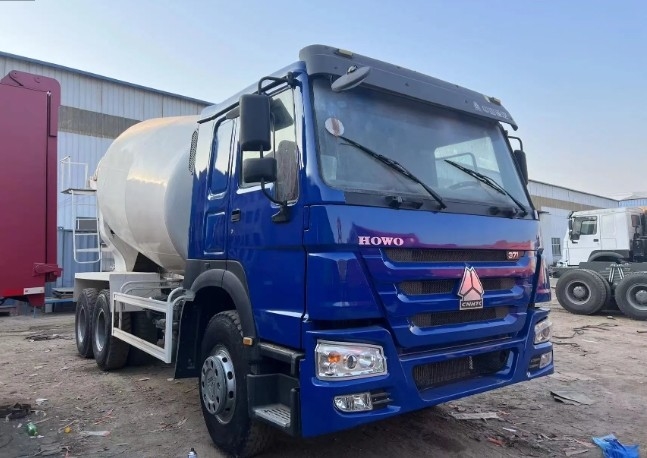 Lowest Price Mixing Mixer 10 Wheels HOWO 6X4 8cbm 9cbm 371HP Concrete Mixer Truck