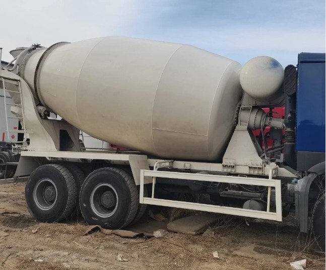 Lowest Price Mixing Mixer 10 Wheels HOWO 6X4 8cbm 9cbm 371HP Concrete Mixer Truck