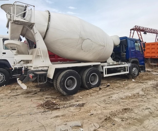 Lowest Price Mixing Mixer 10 Wheels HOWO 6X4 8cbm 9cbm 371HP Concrete Mixer Truck