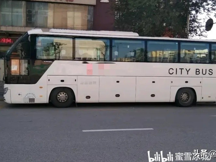 Second Hand Bus 2018 Year Yutong Bus ZK6122 Double Door 56 Seats Spring Leaf LHD