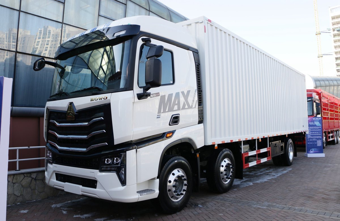 Used Box Cargo Truck Sinotruck MAX 6*2 Heavy Duty Model Container Box Deisel Engine