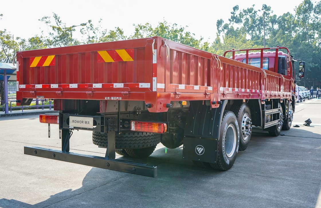 Used Sino Cargo Truck Yuchai Engine 270hp 8*2 Drive Mode 2 Seats Single Sleeper