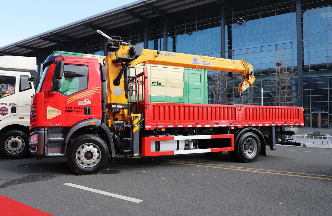 Pickup Truck Mounted Crane FAW J6L 220hp XCMG Straight Arm Crane 8 Tons Brand New