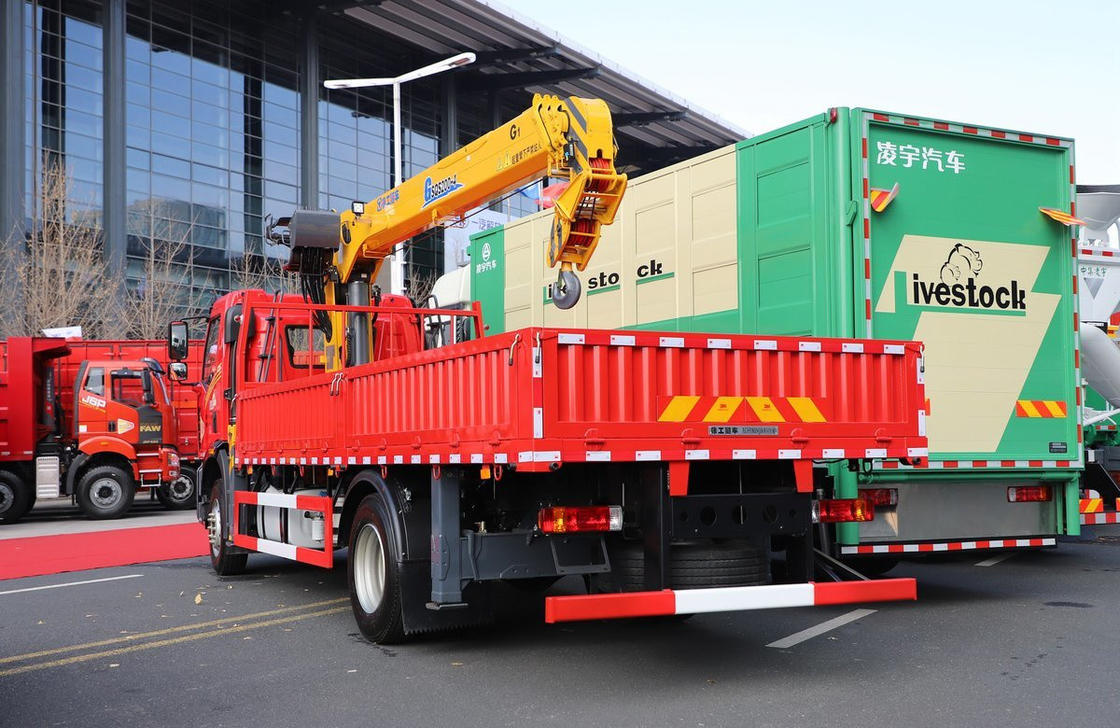 Pickup Truck Mounted Crane FAW J6L 220hp XCMG Straight Arm Crane 8 Tons Brand New