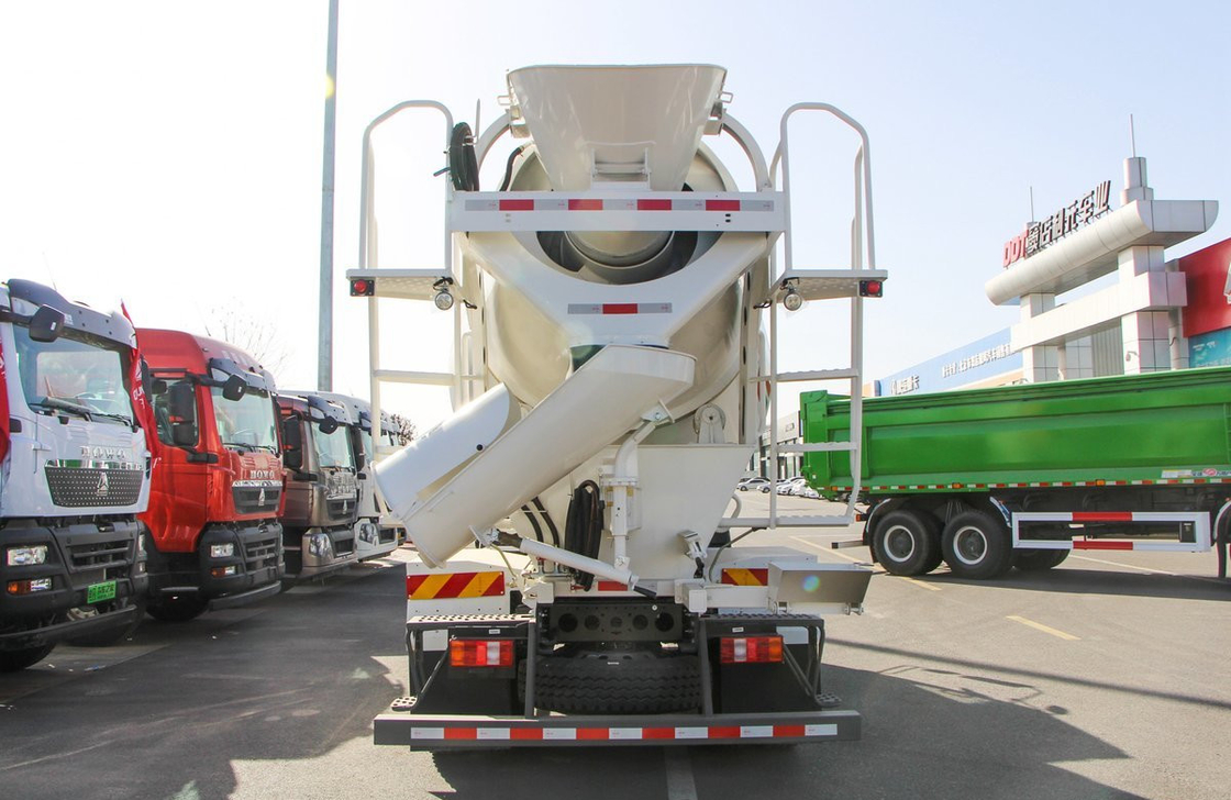 Concrete Mini Truck Mixer HOWO 4×2 Weichai Engine 220hp 4 Cubic Single Axle 6 Tires