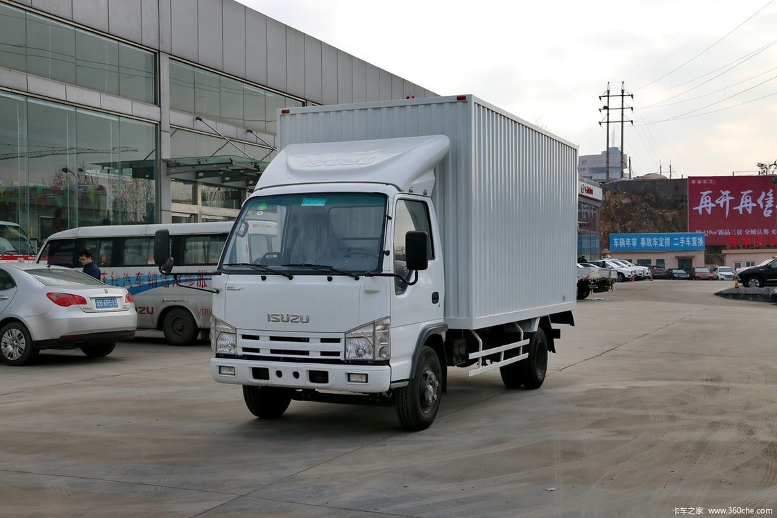 15 Ton Cargo Truck Euro 4 Isuzu 4×2 Van Lorry Truck 6 Tires Multi Leaf Springs 35 Cubic Box