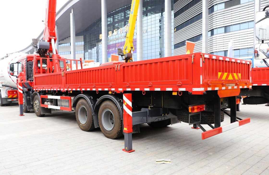 8x4 Truck Crane Mounted Chinese Brand Howo 350hp Weichai Engine XCMG Arm Strong Power